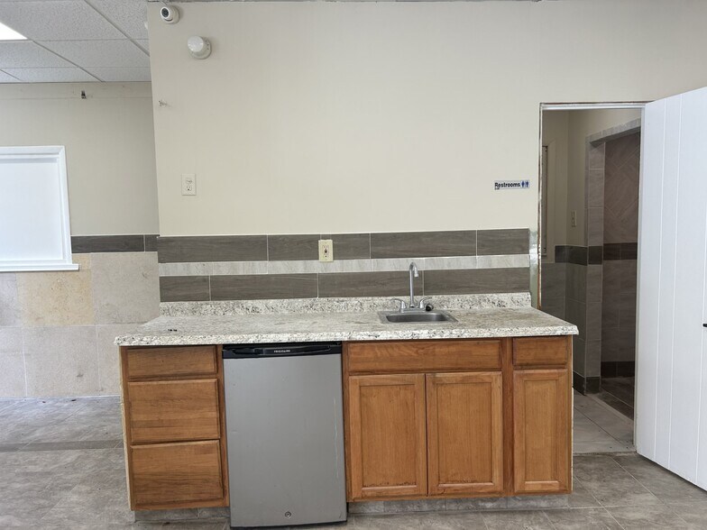 More Photos Of 2626 Reid St, Palatka Freestanding For Sale