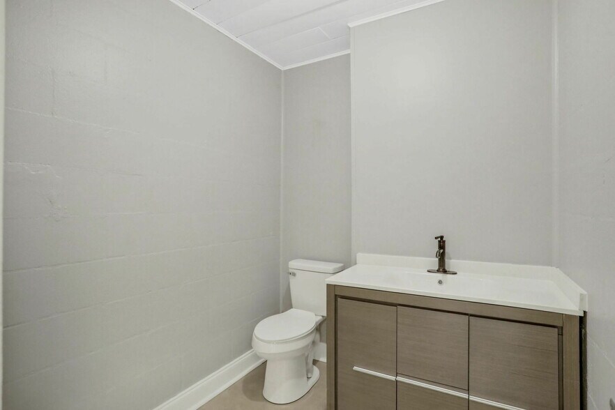 More Photos Of 1500-1526 Industrial Blvd, Jacksonville Warehouse For Lease