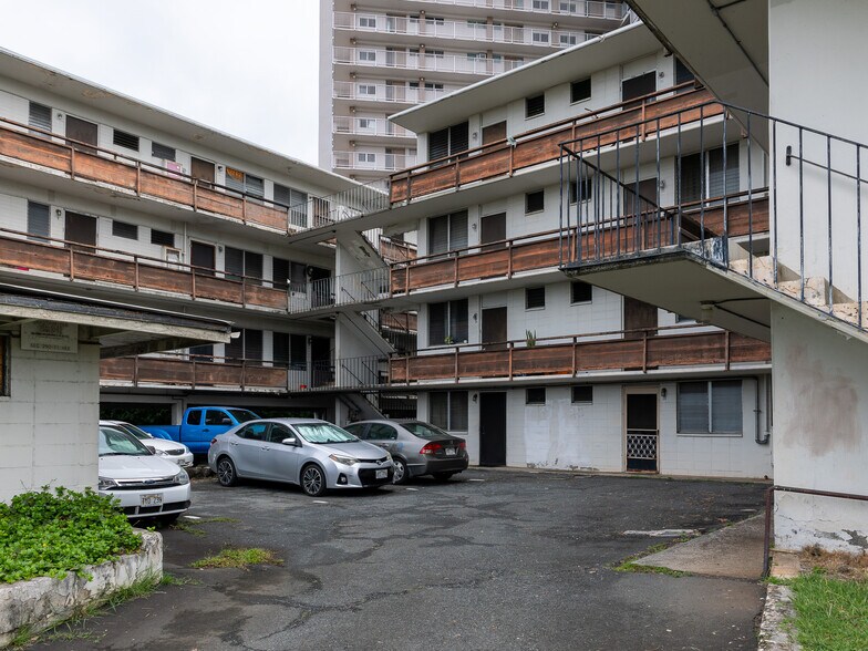 More Photos Of 1420 Wilder Ave, Honolulu Apartments For Sale