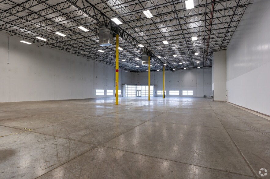 More Photos Of 135-195 E Elk Trl, Carol Stream Distribution For Lease