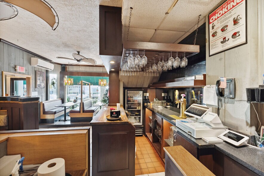 More Photos Of 21 Hill St, Southampton Restaurant For Lease