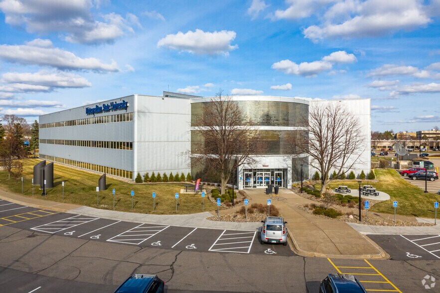More Photos Of 1450 Energy Park Dr, Saint Paul Office For Lease
