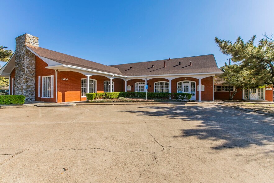 Primary Photo Of 3606 Marvin D Love Fwy, Dallas Medical For Lease