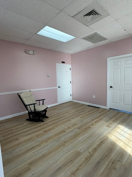 More Photos Of 17 Commons Dr, Litchfield Freestanding For Lease