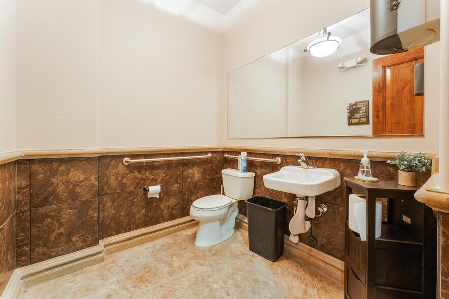 More Photos Of 6230 McLeod Dr, Las Vegas Medical For Lease