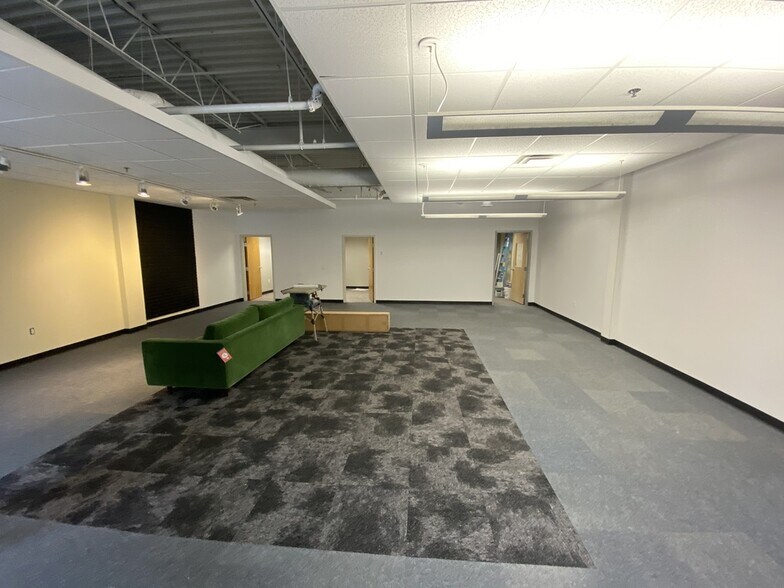 More Photos Of 293-317 Libbey Industrial Pky, Weymouth Light Distribution For Lease