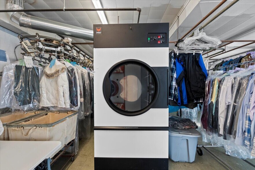 More Photos Of 256 Benmont Ave, Bennington Freestanding For Sale