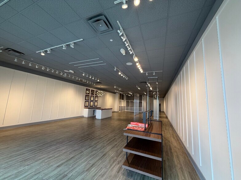 More Photos Of 6070 Perry Worth Rd, Whitestown Unknown For Lease