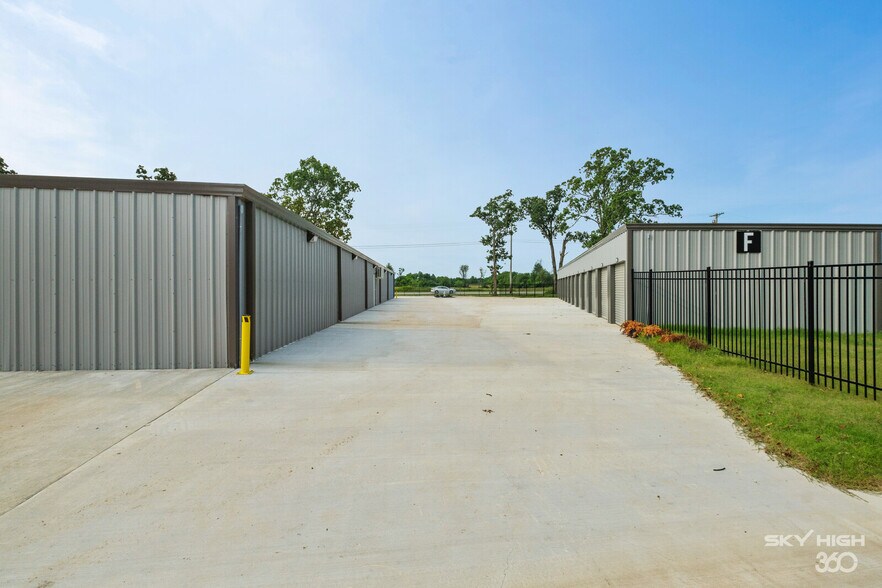 More Photos Of 753 W Pleasant Grove Rd, Rogers Self Storage For Sale