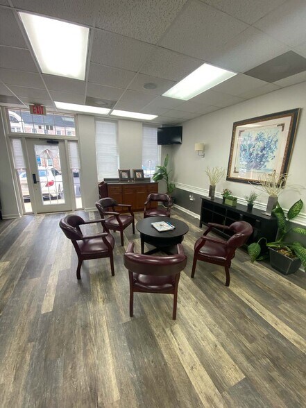 More Photos Of 3925 Blenheim Blvd, Fairfax Medical For Lease