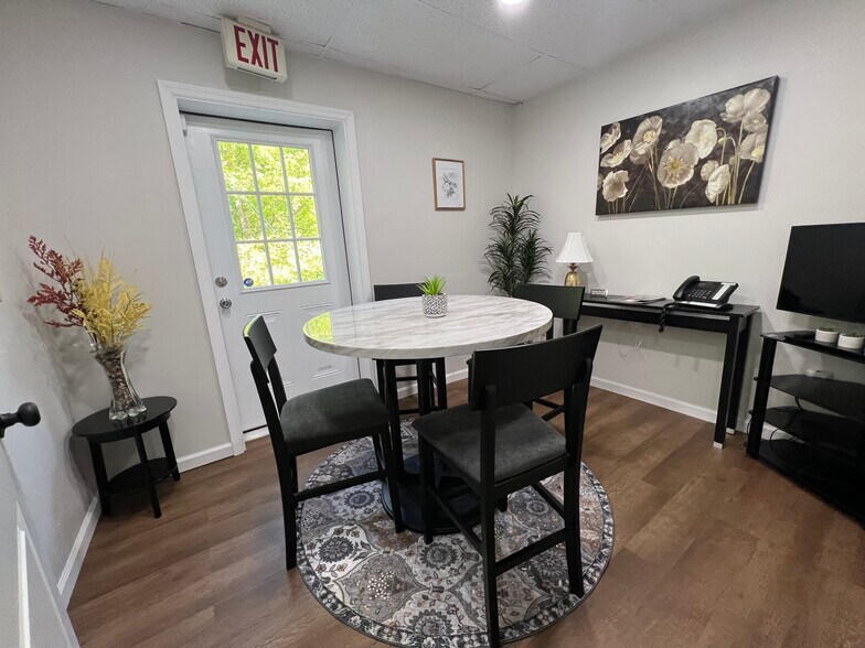 More Photos Of 1522 Oakhurst Dr, Charleston Office For Sale