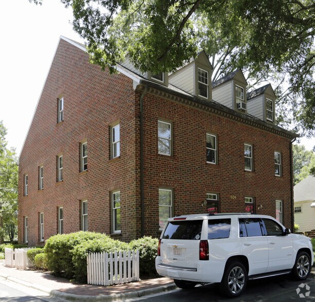 More Photos Of 404 E Chatham St, Cary Office For Lease