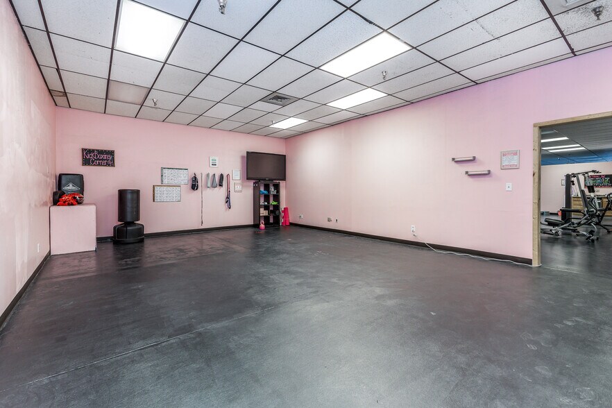 More Photos Of 128 W 8th St, Monroe General Retail For Sale