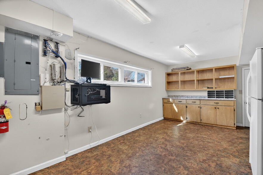 More Photos Of 240 W Main St, Blue Ridge Office For Sale