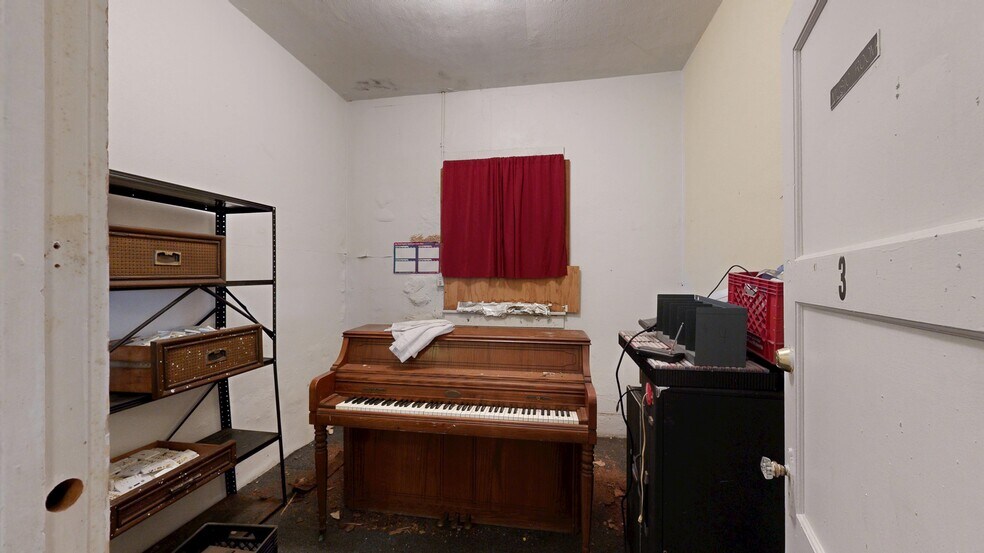 More Photos Of 1107 Spring St, Hot Springs Flex For Lease