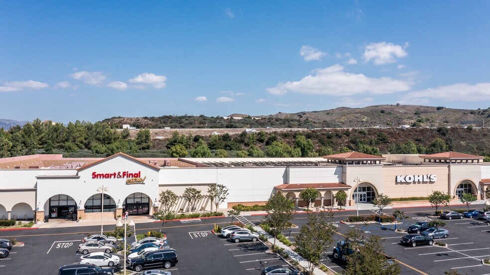 More Photos Of 800-888 New Los Angeles Ave, Moorpark Department Store For Sale