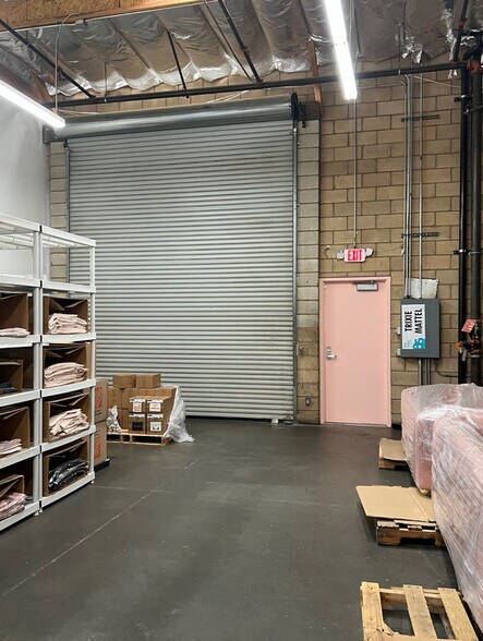 More Photos Of 530-550 S Vella Rd, Palm Springs Warehouse For Lease