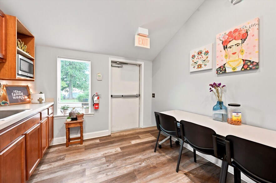 More Photos Of 103 Garris Rd, Downingtown Medical For Sale