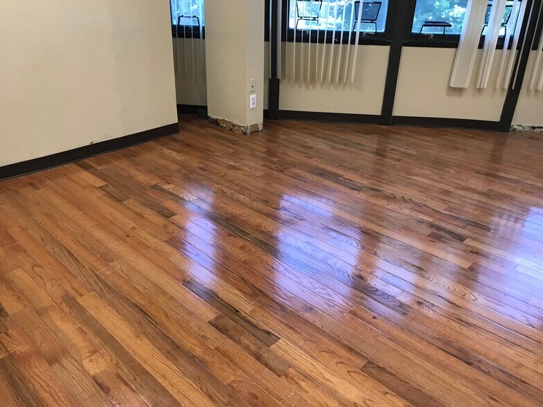 More Photos Of 535 S Broadway, Hicksville Office For Lease