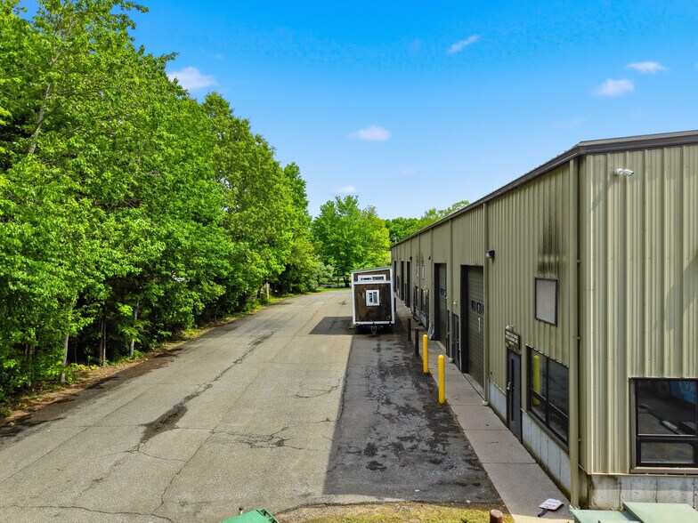 More Photos Of 17 Industrial Park, Centerbrook Service For Sale