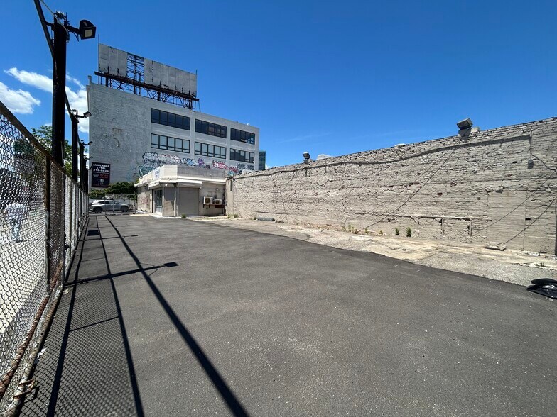 More Photos Of 3609-3615 Queens Blvd, Long Island City Warehouse For Lease