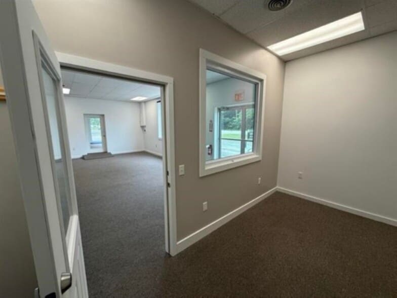 More Photos Of 2704-2710 N Saginaw St, Midland Freestanding For Sale