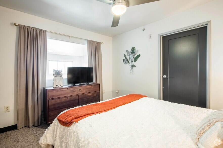 More Photos Of 320 W Broadway, Monona Apartments For Lease