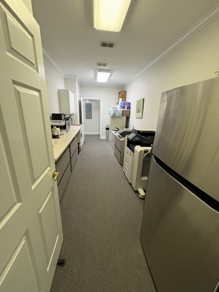 More Photos Of 8833 Perimeter Park Blvd, Jacksonville Medical For Sale