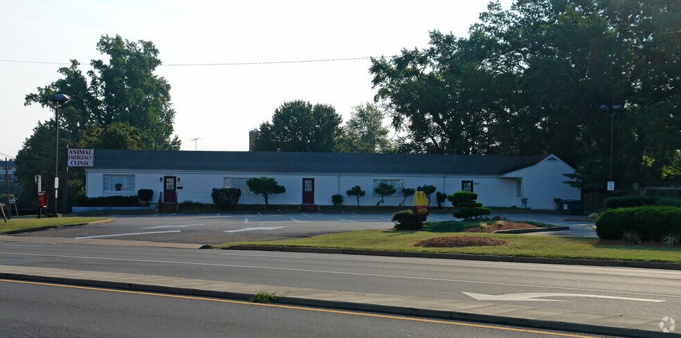 More Photos Of 1210 Snowden St, Fredericksburg Veterinarian Kennel For Lease