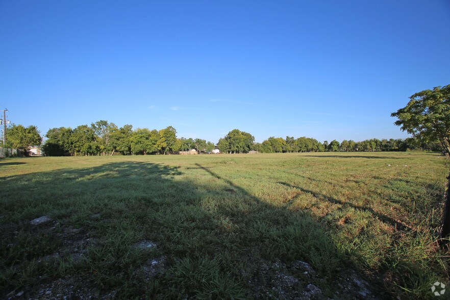 More Photos Of 0 Ambrose St, Houston Land For Sale