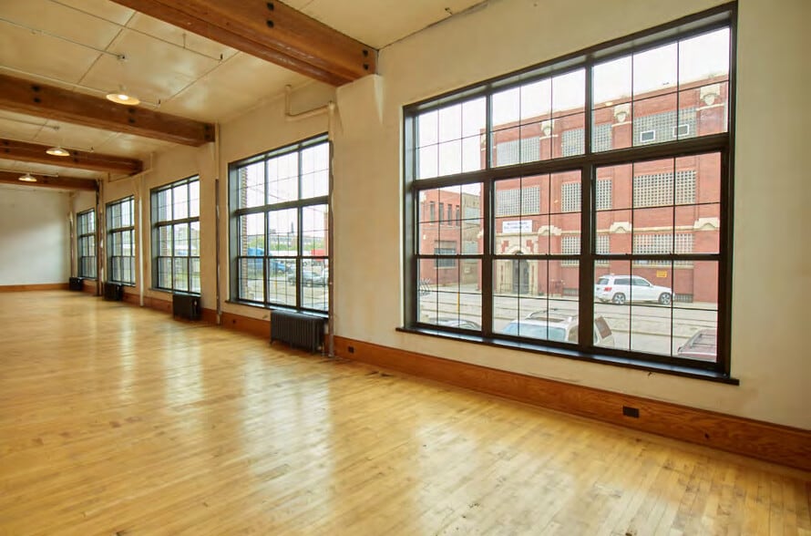 More Photos Of 3636 S Iron St, Chicago Light Distribution For Sale