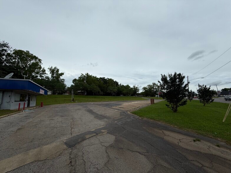 More Photos Of 1324 Bessemer Rd, Birmingham Convenience Store For Sale