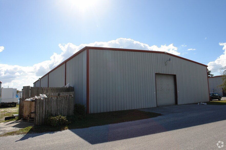 More Photos Of 6441 19th St E, Sarasota Warehouse For Lease