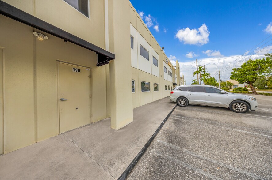 More Photos Of 10800 NW 21st St, Miami Warehouse For Sale