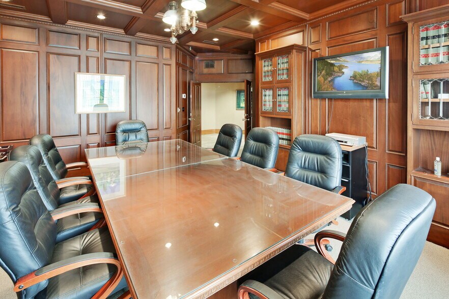 More Photos Of 11 N 7th Ave N, Saint Cloud Office For Sale