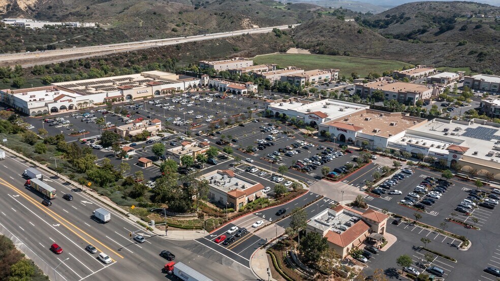 More Photos Of 800-888 New Los Angeles Ave, Moorpark Department Store For Sale