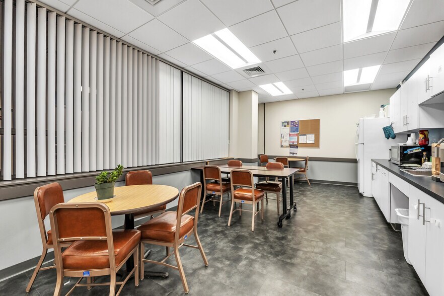 More Photos Of 80 Optical Dr, Southbridge Flex For Lease