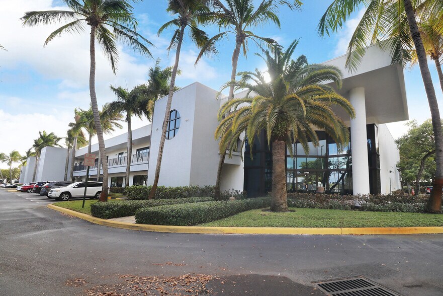 More Photos Of 2939-2999 N Powerline Rd, Pompano Beach Light Distribution For Lease