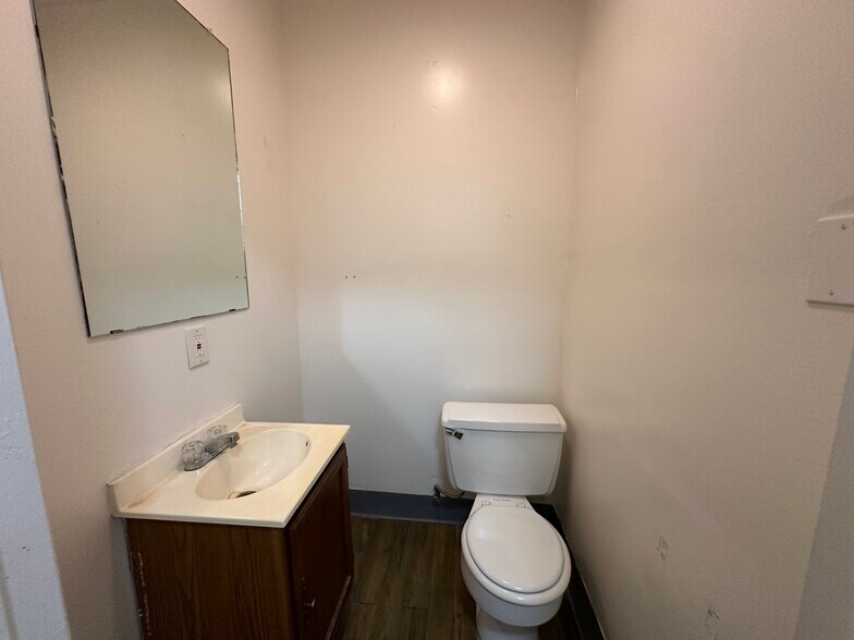 More Photos Of 6628 Crestway Dr, San Antonio Flex For Sale