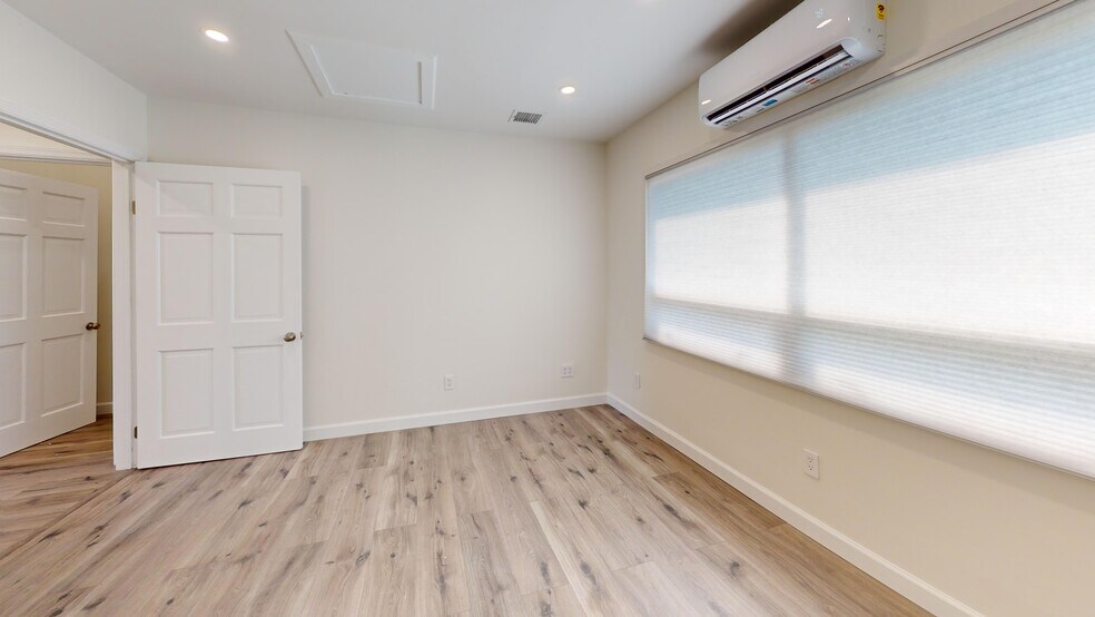 More Photos Of 1444 Clove Rd, Staten Island Office For Lease