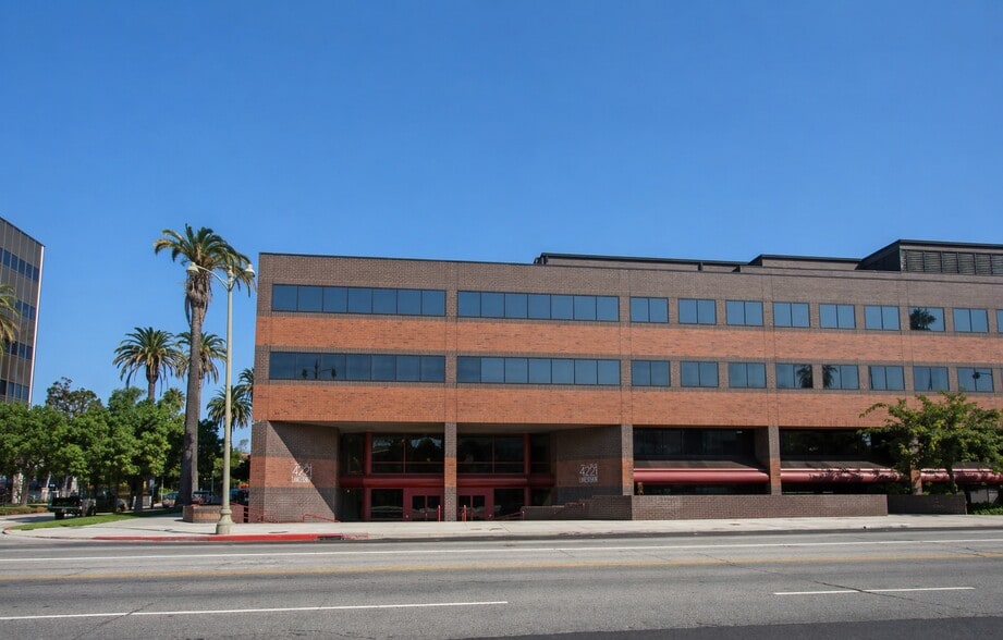 More Photos Of 4221 Wilshire Blvd, Los Angeles Loft Creative Space For Lease