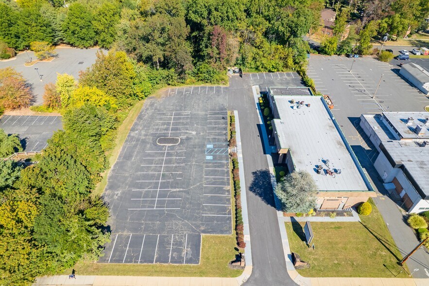 More Photos Of 28 Throckmorton Ln, Old Bridge Medical For Lease