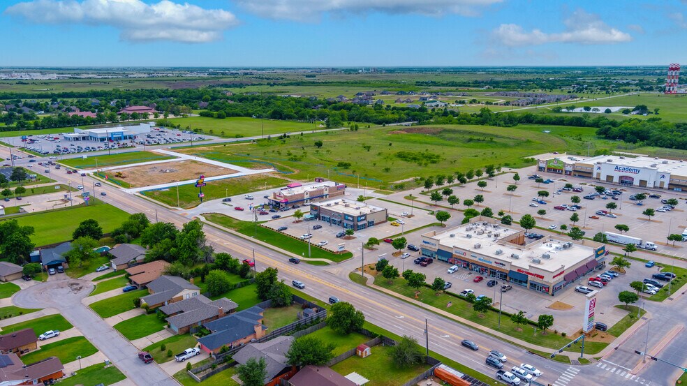 More Photos Of 1734-1740 NW 82nd St, Lawton Storefront For Lease