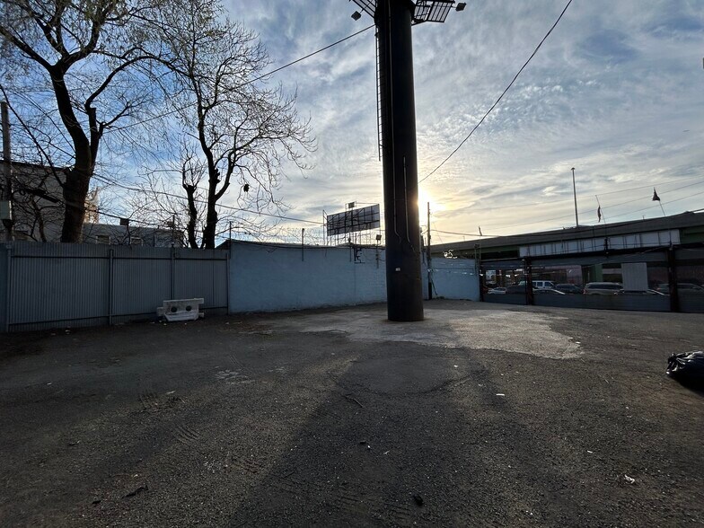 More Photos Of 122 18th St, Brooklyn Land For Lease