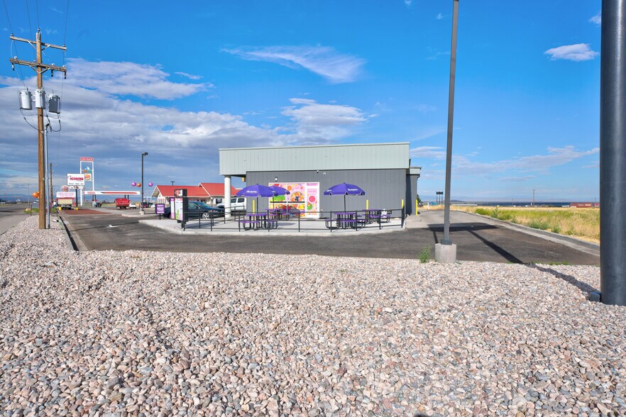 More Photos Of 920 S Hwy 99, Fillmore Freestanding For Lease