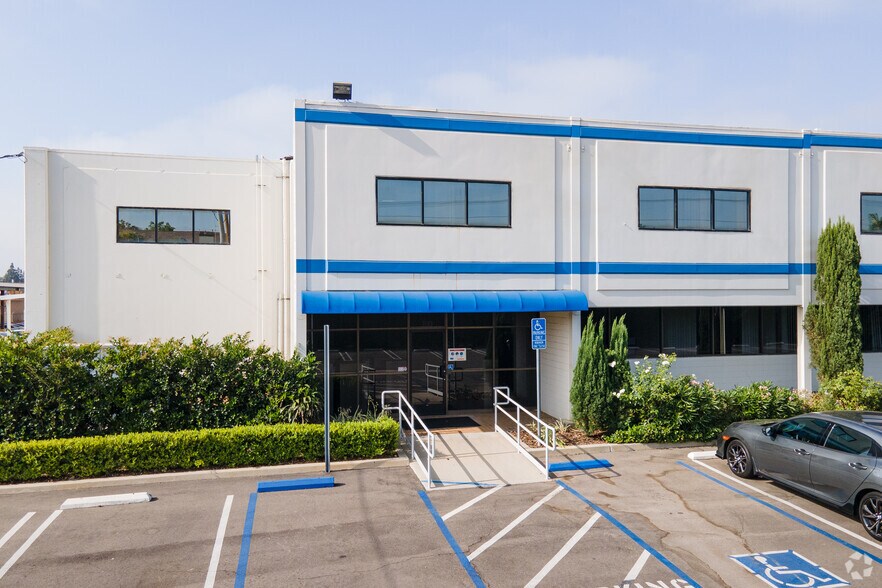 More Photos Of 21310-21314 Lassen St, Chatsworth Warehouse For Lease