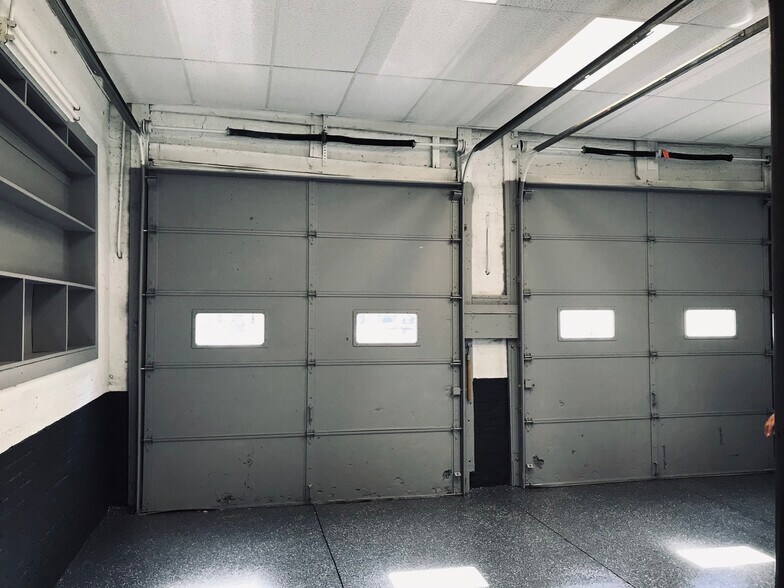 More Photos Of 1540-1542 N Western Ave, Chicago Auto Repair For Lease