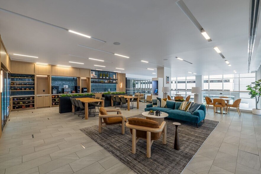 More Photos Of 2355 E Camelback Rd, Phoenix Office For Lease