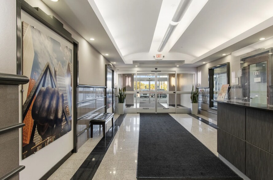 More Photos Of 24901 Northwestern Hwy, Southfield Office For Lease