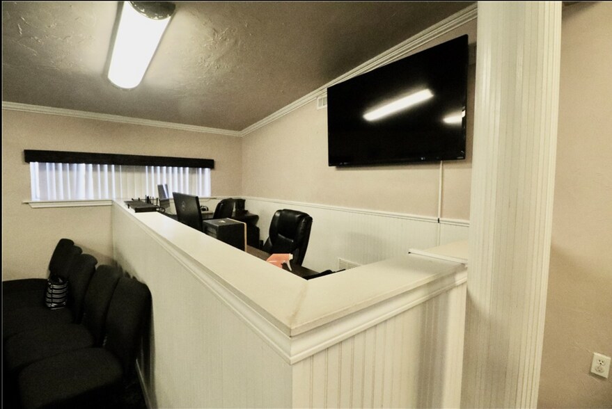 More Photos Of 1010 E Independence St, Shawnee Religious Facility For Lease